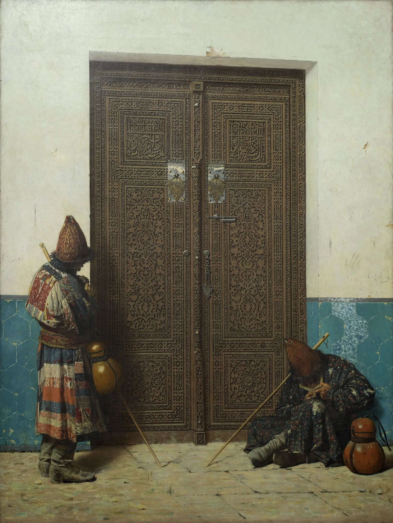 У дверей мечети